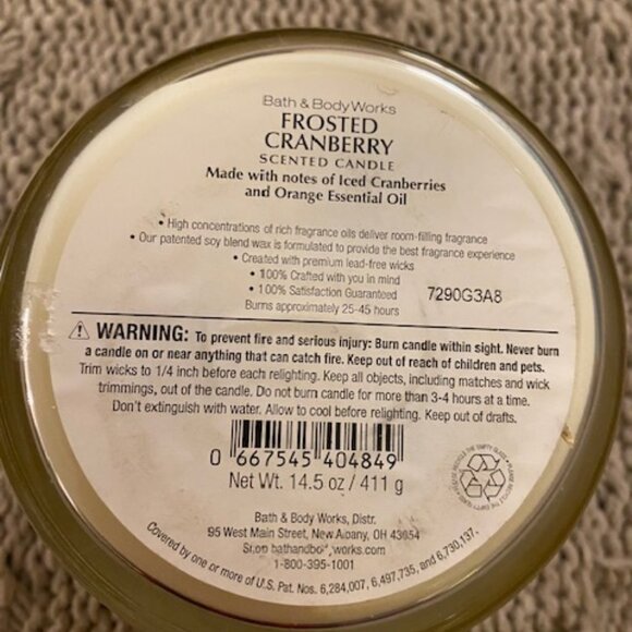Bath Body Works Frosted Cranberry Holiday Christmas 3-wick 14.5 oz candle  New - Picture 3 of 3